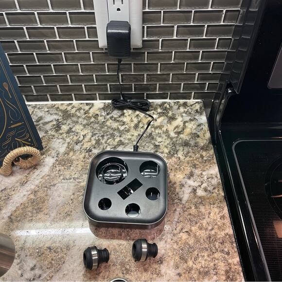 Rabbit 8-piece Electric Wine Set Corkscrew | Wine Opener - Picture 9 of 9